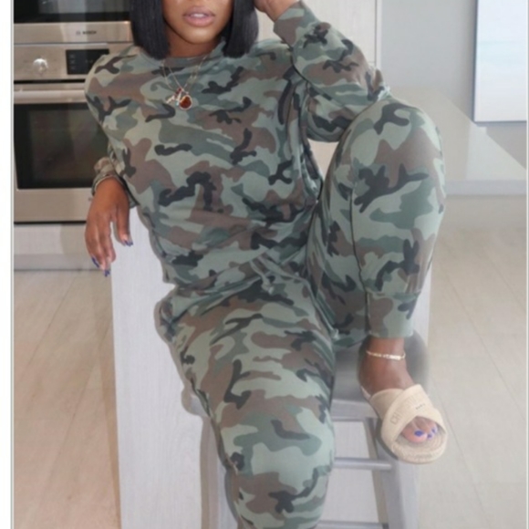 Two piece Camo Set - Picture 2 of 5